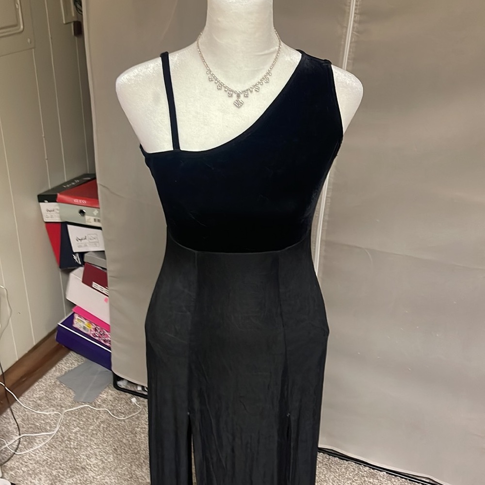 Velvet Dress with split sides - Picture 8 of 8